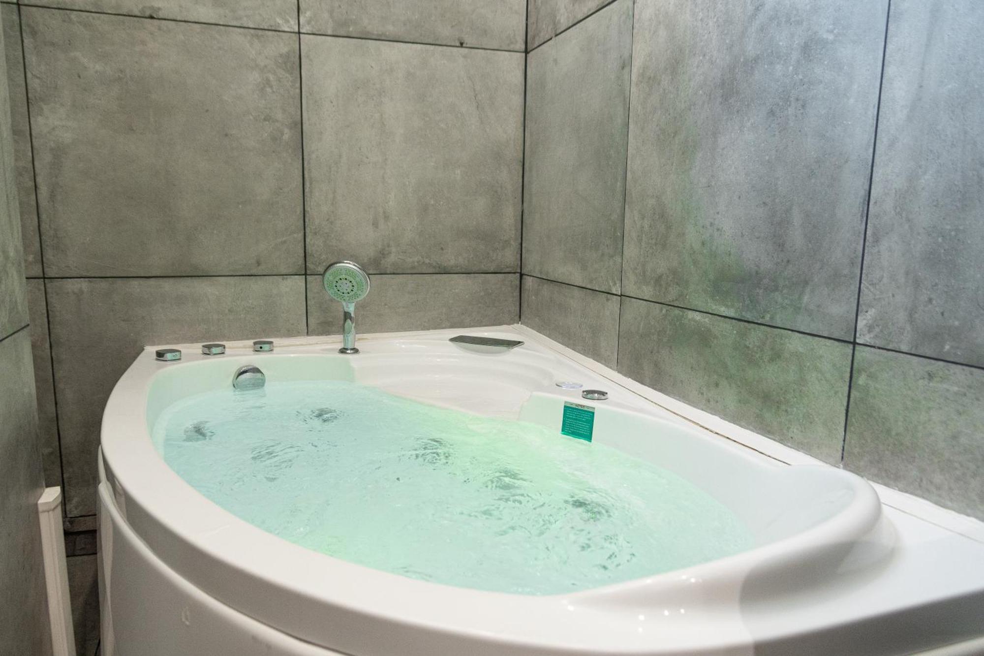 Lavie Maison Eiffel Ac Hot Tub Paris Eksteriør billede