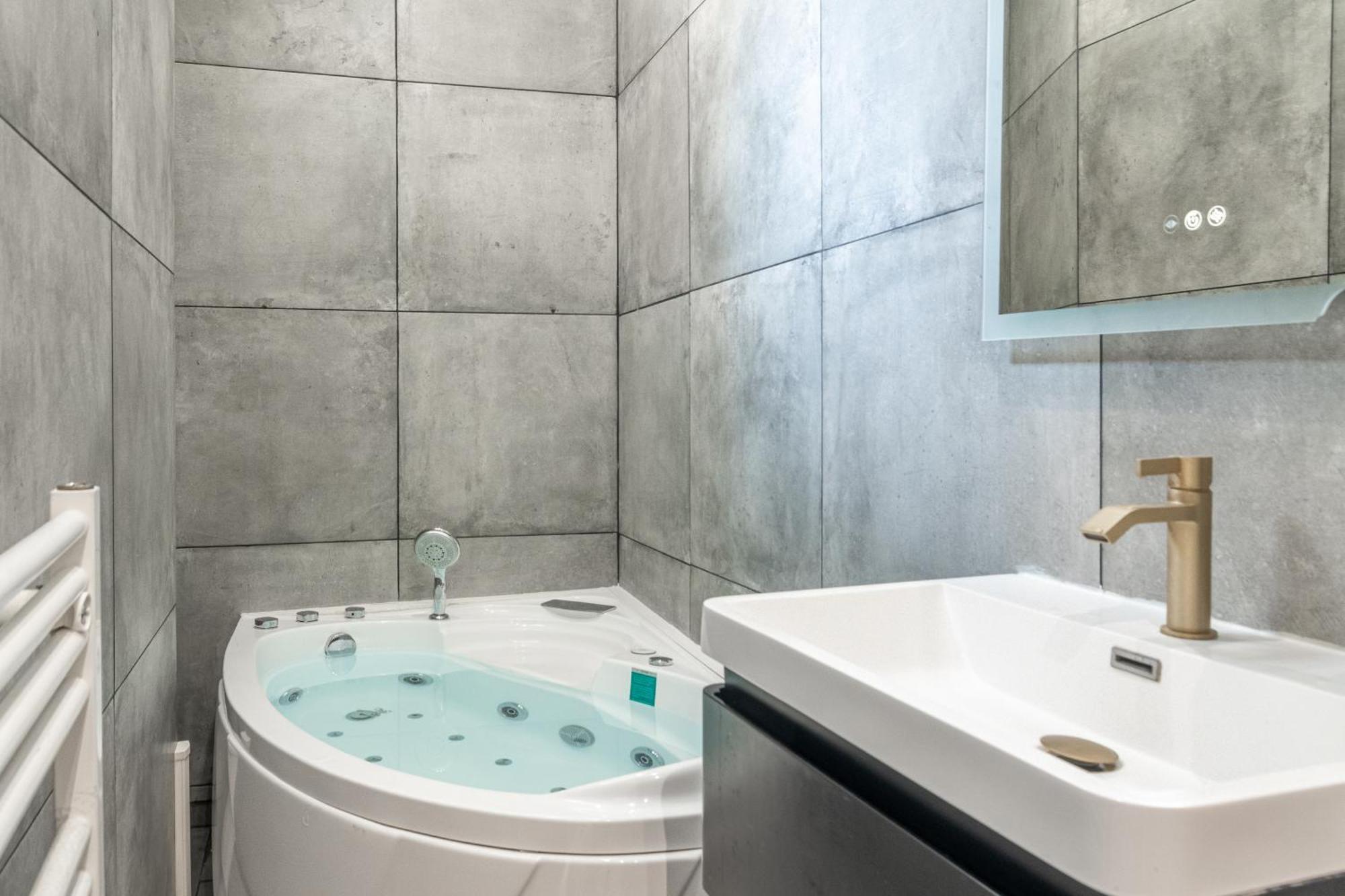 Lavie Maison Eiffel Ac Hot Tub Paris Eksteriør billede