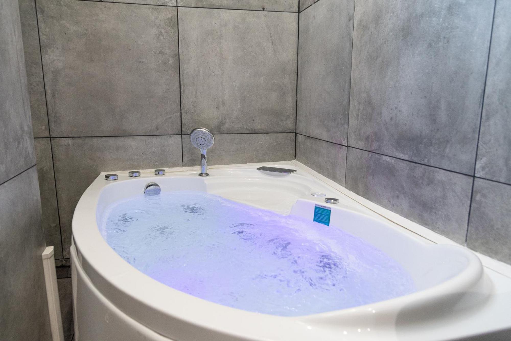 Lavie Maison Eiffel Ac Hot Tub Paris Eksteriør billede