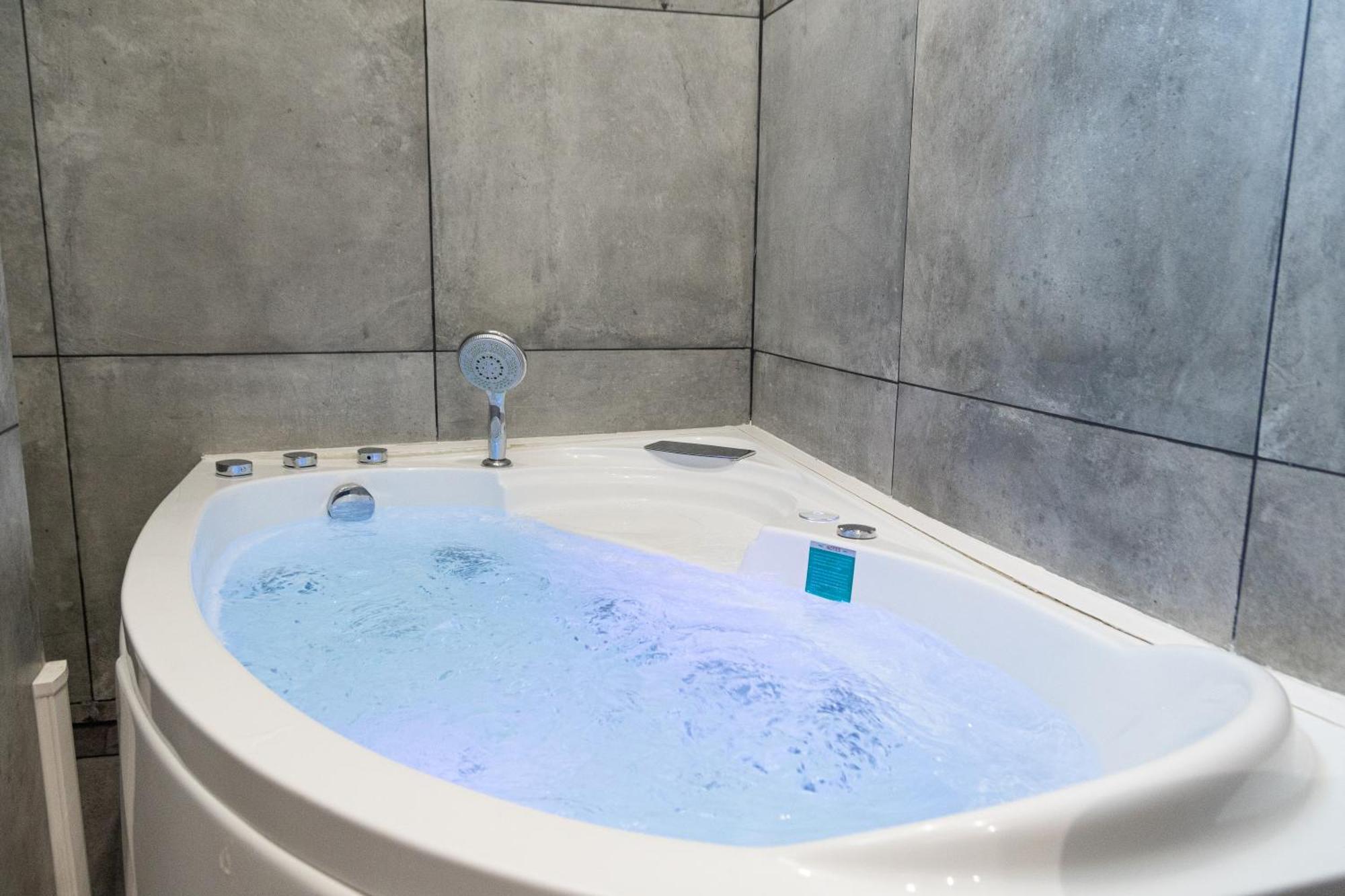Lavie Maison Eiffel Ac Hot Tub Paris Eksteriør billede
